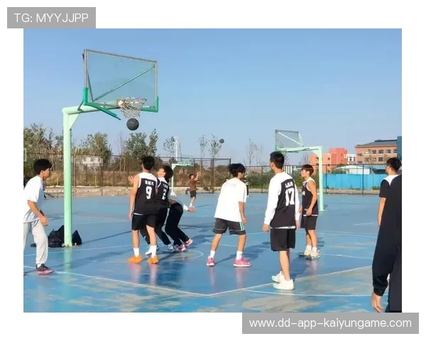 青春的呐喊点燃篮球的热度，呐喊吧,青春