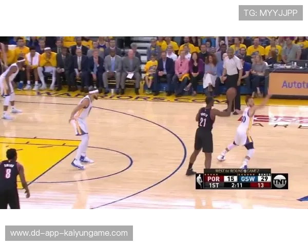 勇士连续快攻,分差一口气拉开 勇士连续快攻,分差一口气拉开